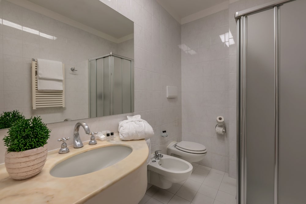 Classic Double Room - Photo 8