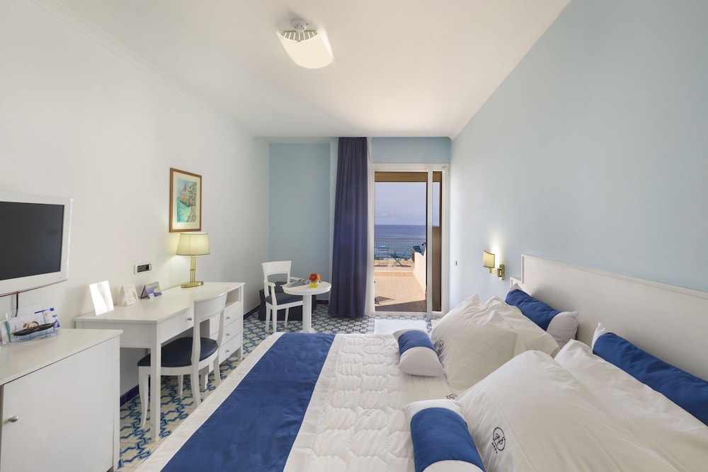 Deluxe Double or Twin Room, Terrace, Sea View
