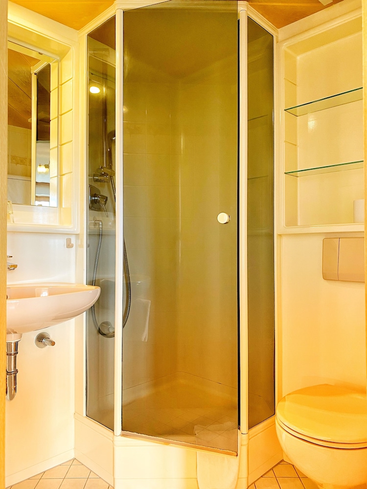 Standard Double or Twin Room, Private Bathroom photo 3