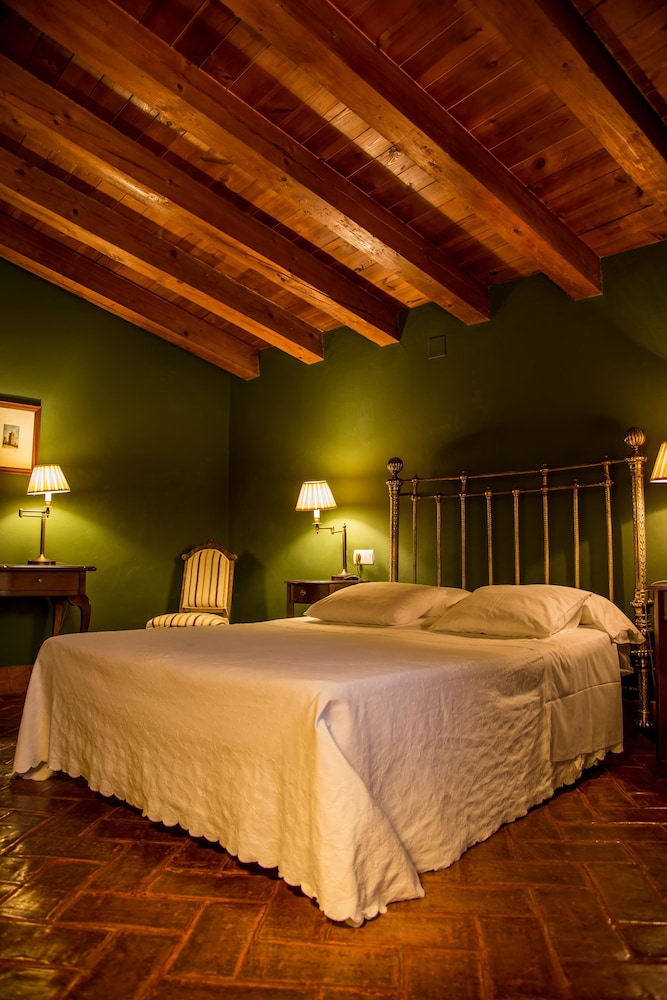 Double Room (M) photo 3