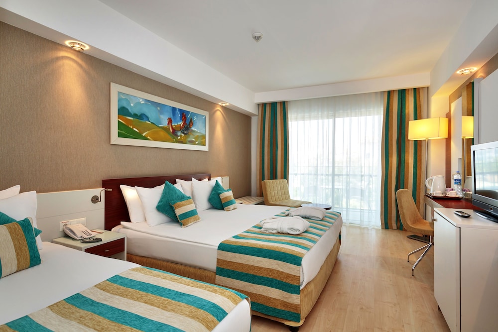 Standard Room, Partial Sea View photo 1