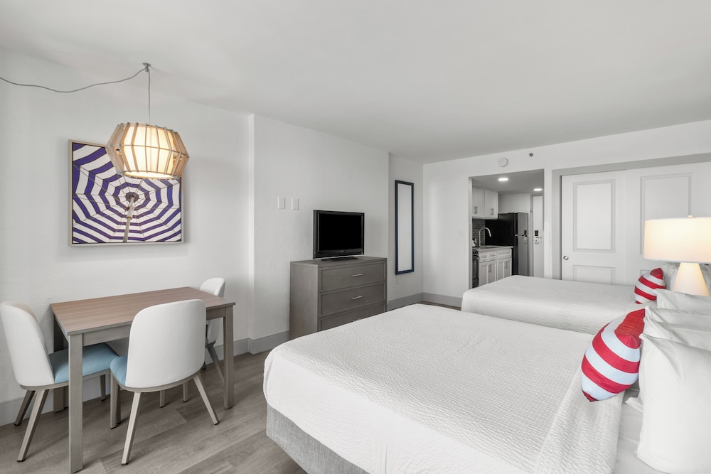 Pinnacle Oceanfront Queen Efficiency - Photo 1