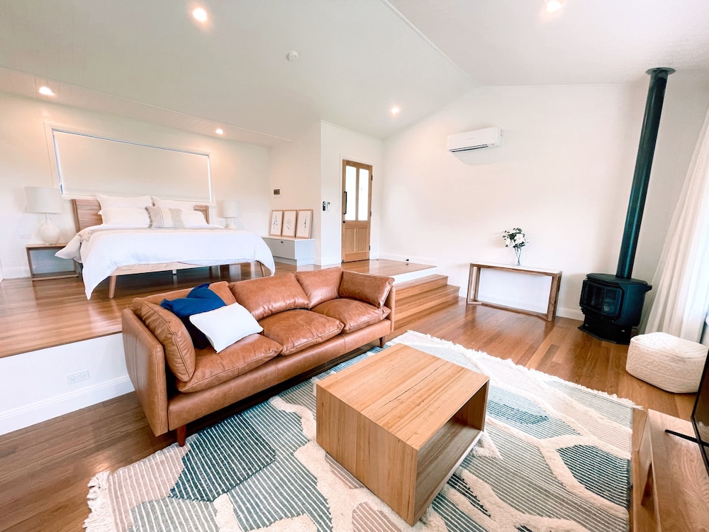Luxury Cabin, Hot Tub photo 2