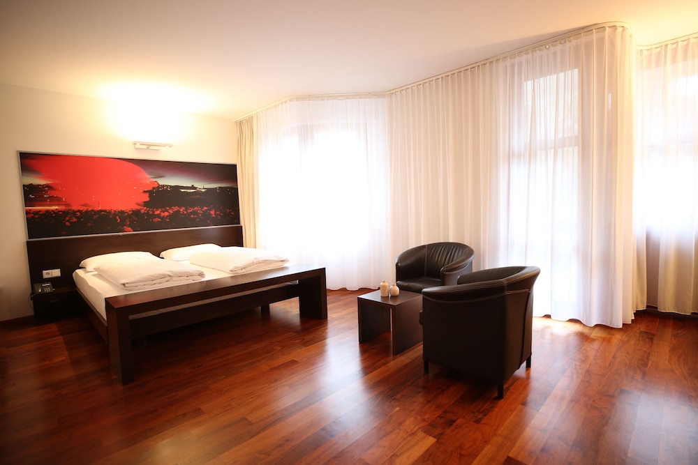 Business Studio - Photo 2