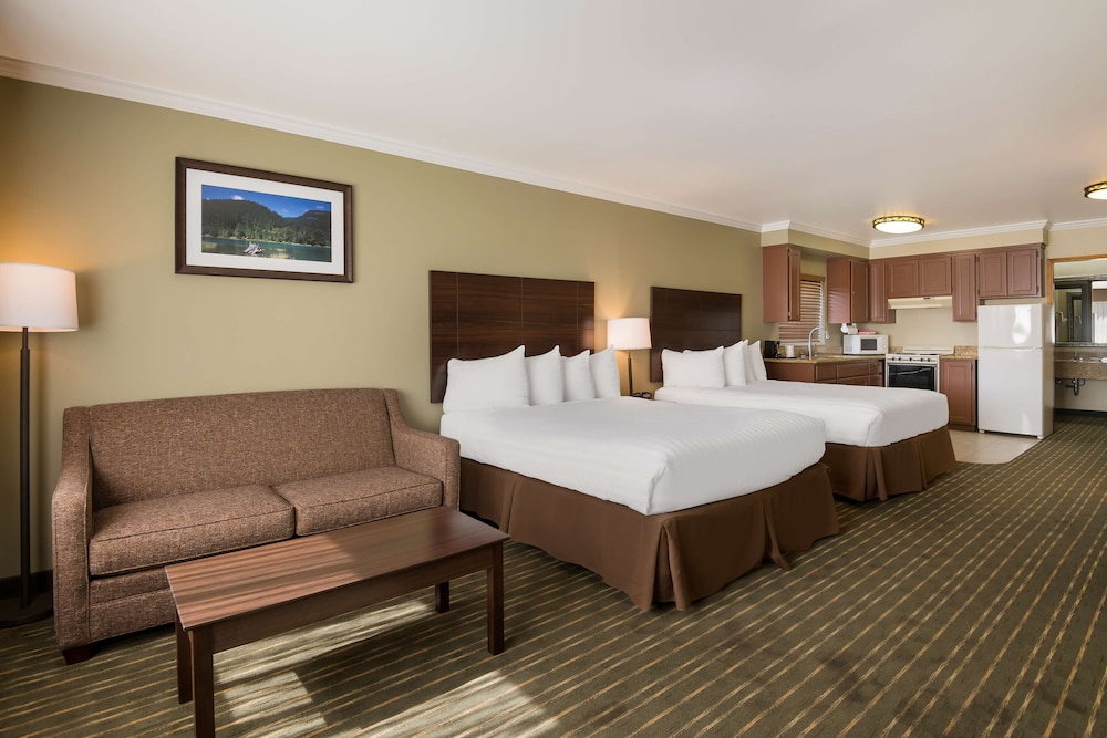 Suite, 2 Queen Beds, Accessible, Bathtub (with Sofabed) - Photo 3
