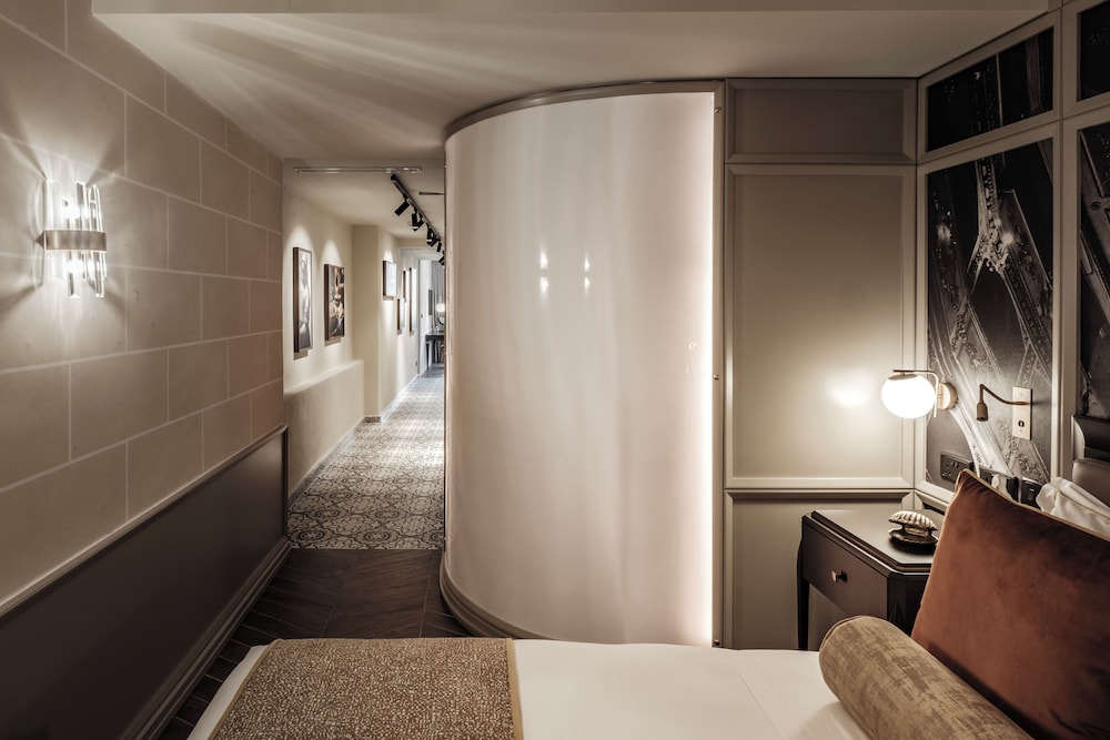 Premium Suite, 1 King Bed, Hot Tub photo 3