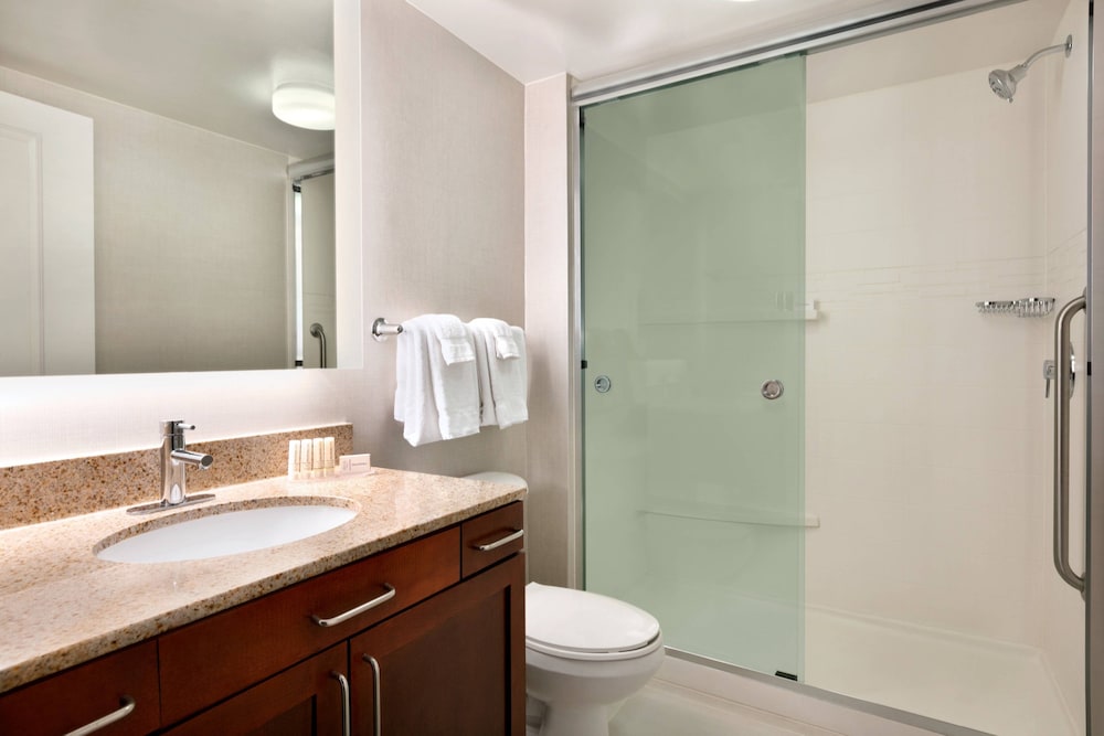 Suite, 1 Bedroom - Photo 10