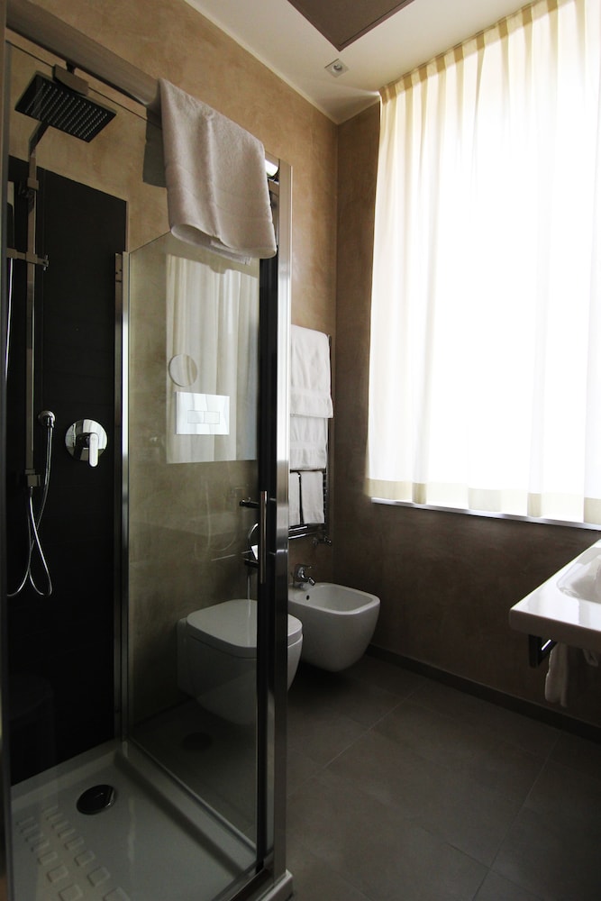 Standard Quadruple Room, 2 Bedrooms thumbnail 6