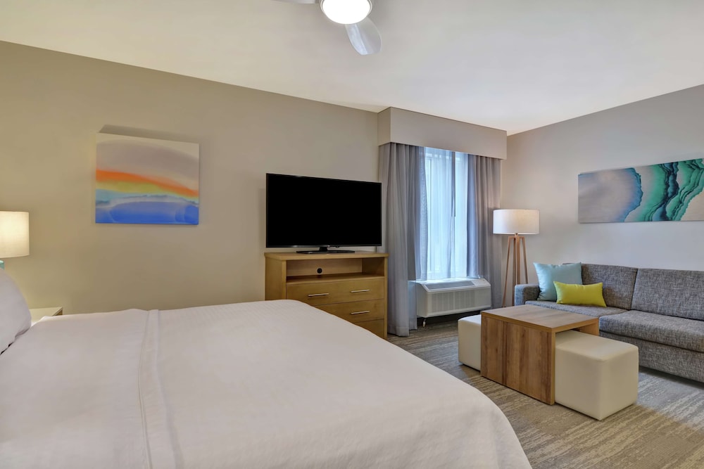 Studio, 1 King Bed, Accessible, Bathtub photo 2
