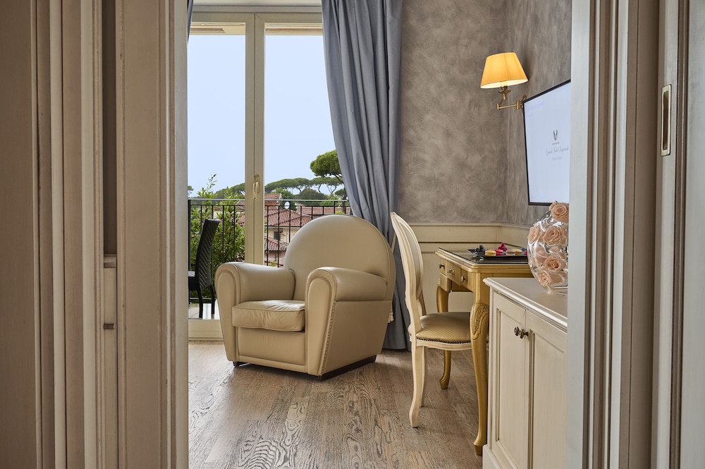 Deluxe Room - Photo 2