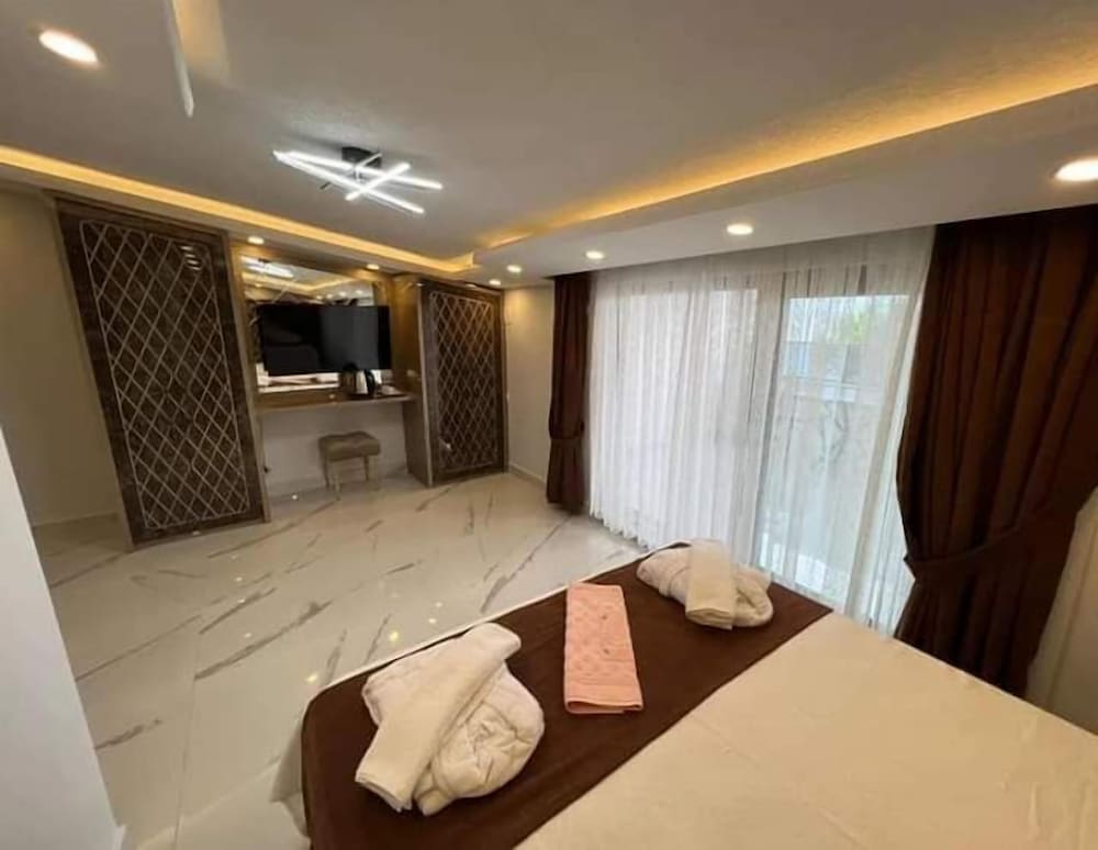 Deluxe Suite, Balcony, Sea View photo 2