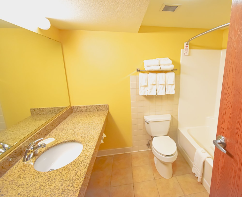 Deluxe Double Room, 2 Queen Beds - Photo 3