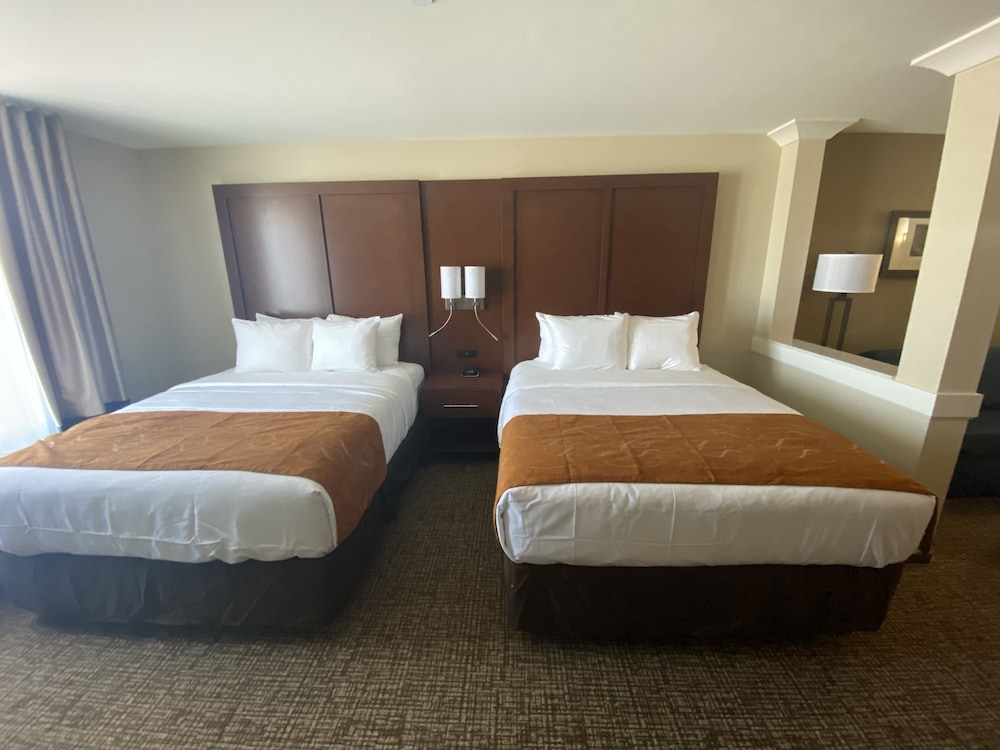 Suite, Multiple Beds, Accessible, Non Smoking - Photo 1