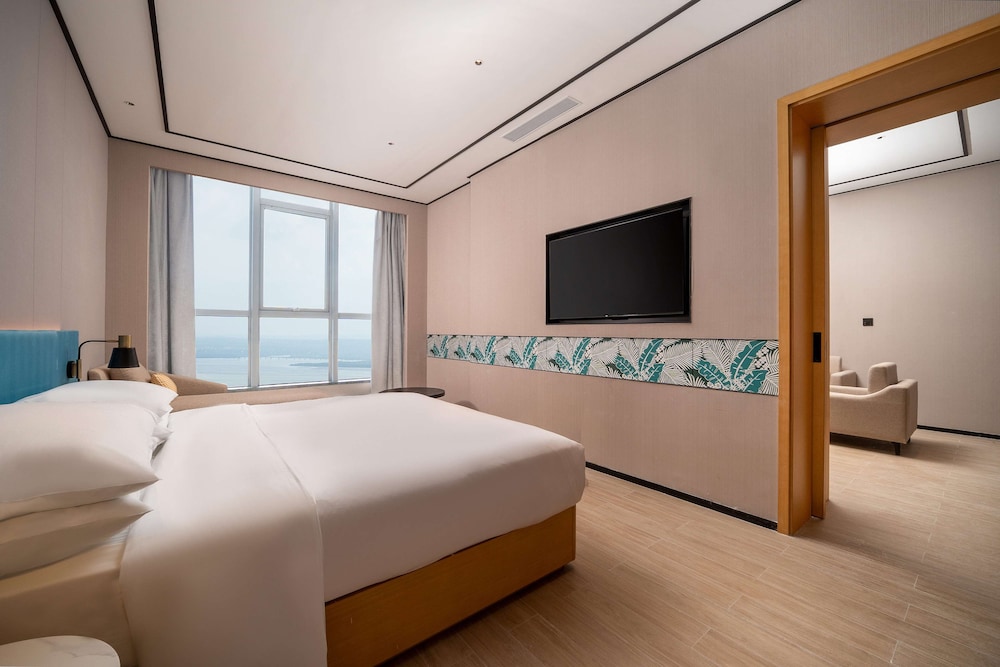 Deluxe Suite, 1 King Bed, Sea View