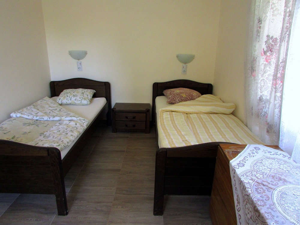 Classic Room, 3 Twin Beds, Private Bathroom (A) photo 2