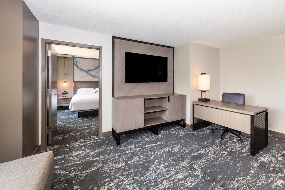 One Bedroom Suite, 1 King Bed and Sofa Bed - Photo 4