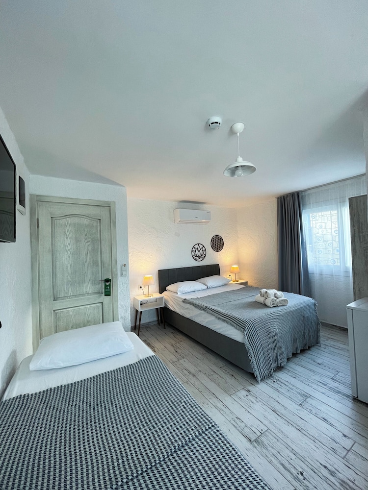Deluxe Triple Room photo 1