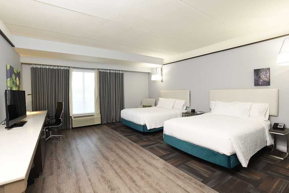 Room, 2 Queen Beds, Accessible, Bathtub photo 2