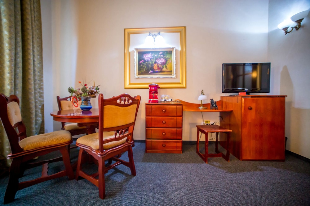 Deluxe Suite - Photo 5