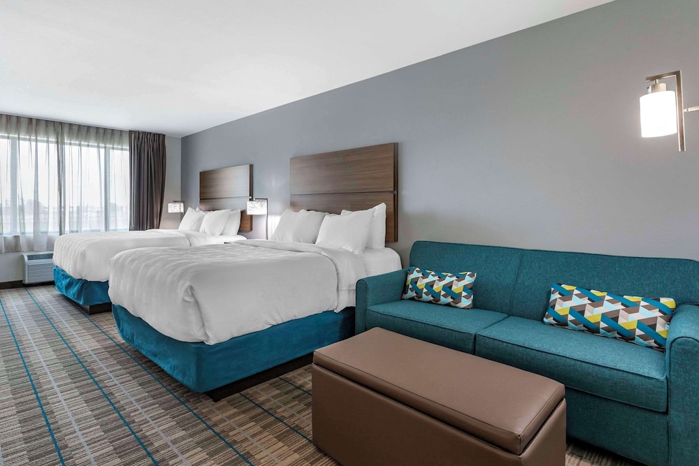 Standard Room, 2 Queen Beds, Non Smoking - Photo 1