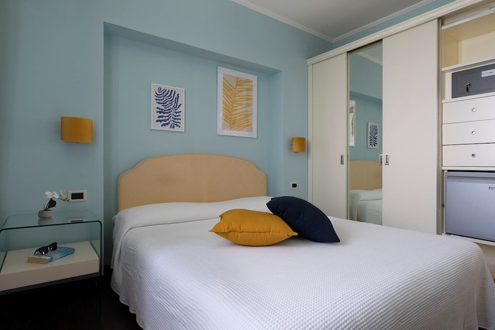 Superior Double or Twin Room, Sea View photo 3