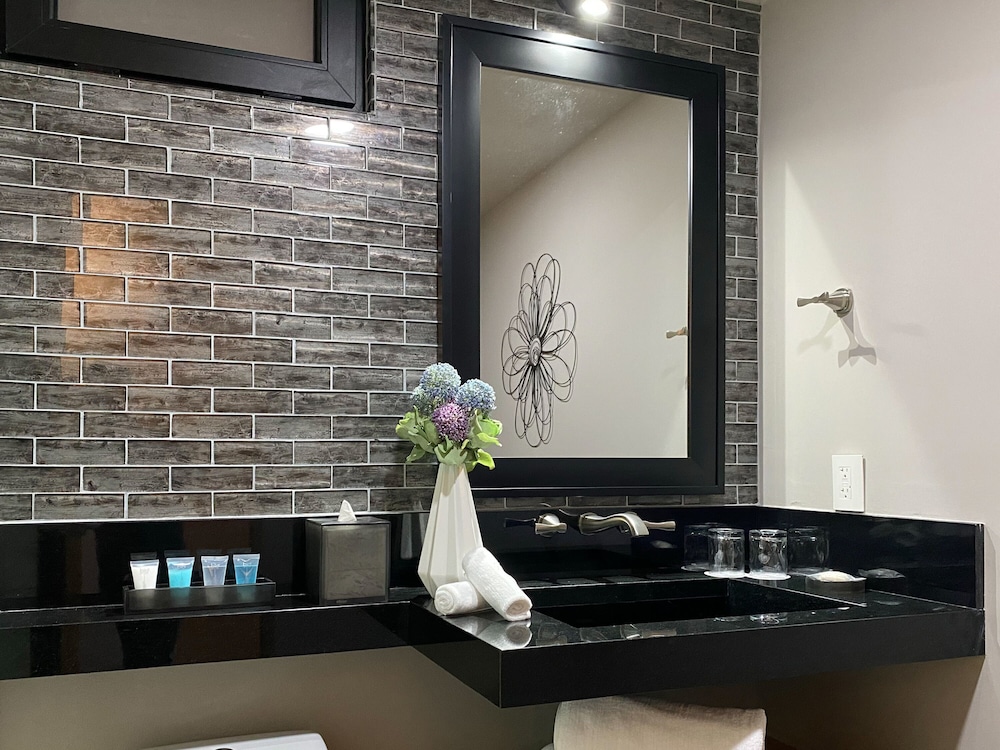 1 Bed 1 Bath Ocean Front Suite