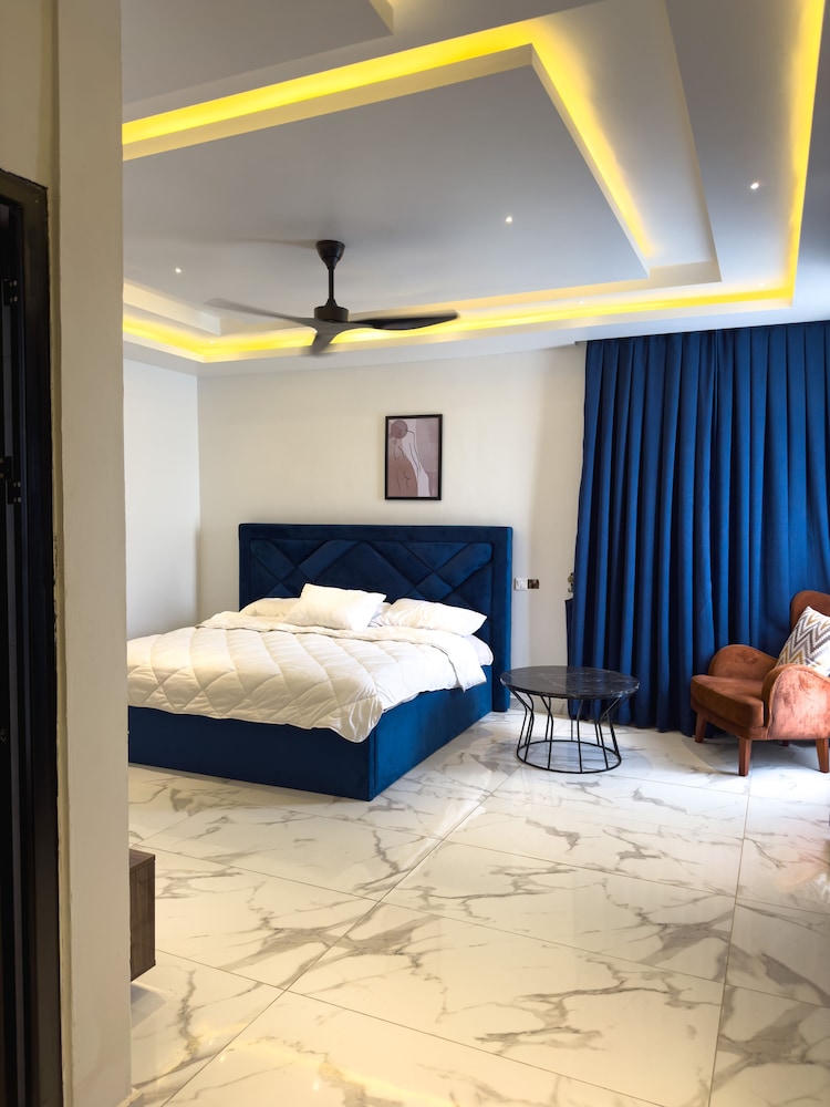 Luxury Apartment photo 2