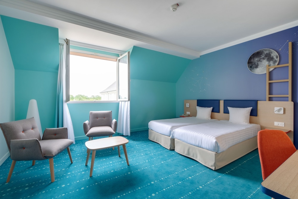 Family Room, Multiple Beds - Photo 3