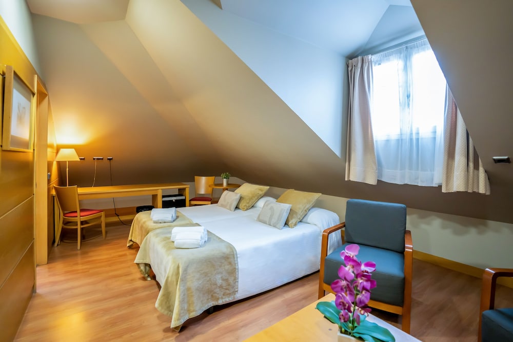 City Quadruple Room - Photo 17