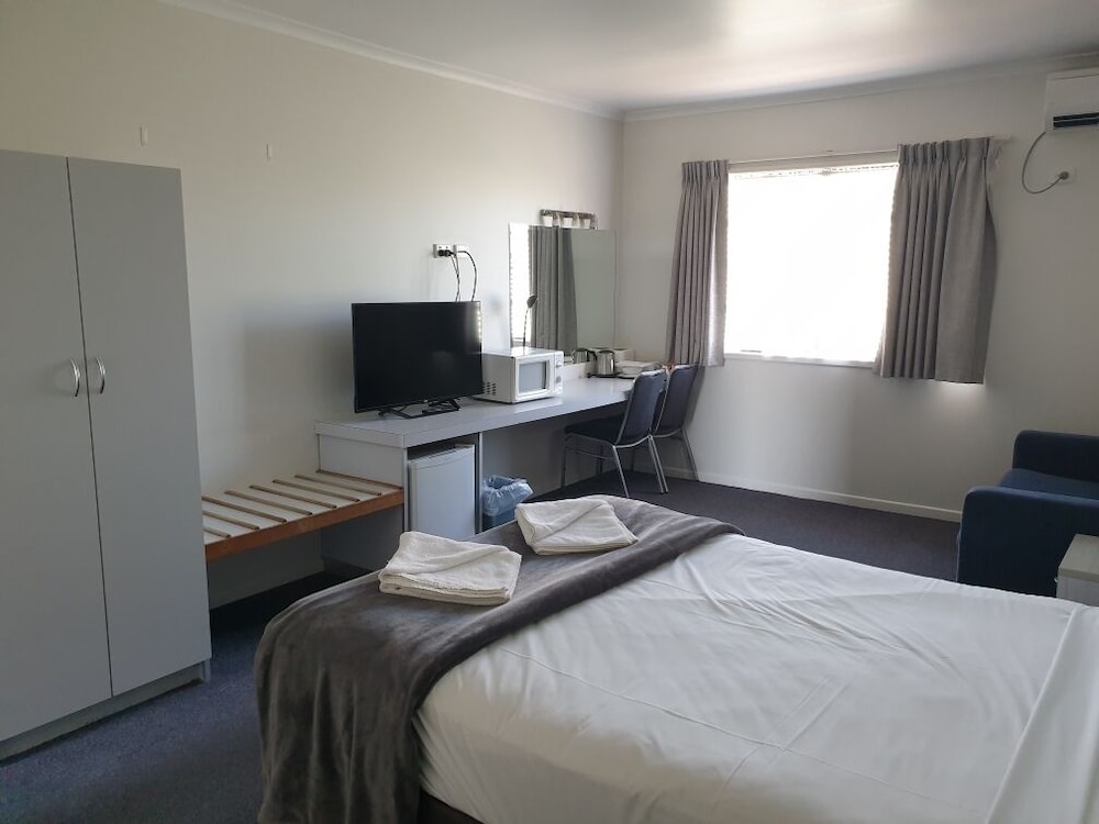 Standard Queen Room - Upstairs photo 2