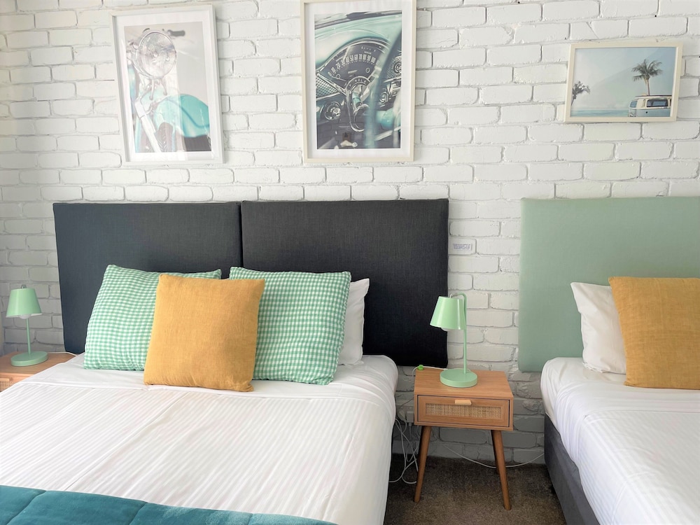 Deluxe Double or Twin Room, Multiple Beds, Kitchenette photo 2