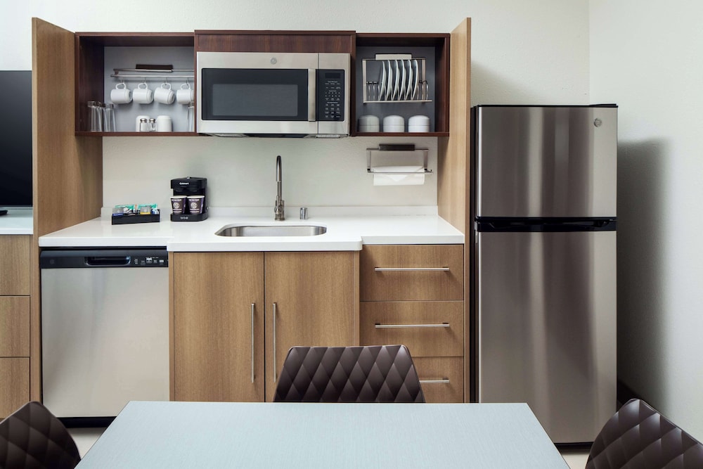 Suite, 1 King Bed, Accessible (Hearing) - Photo 3