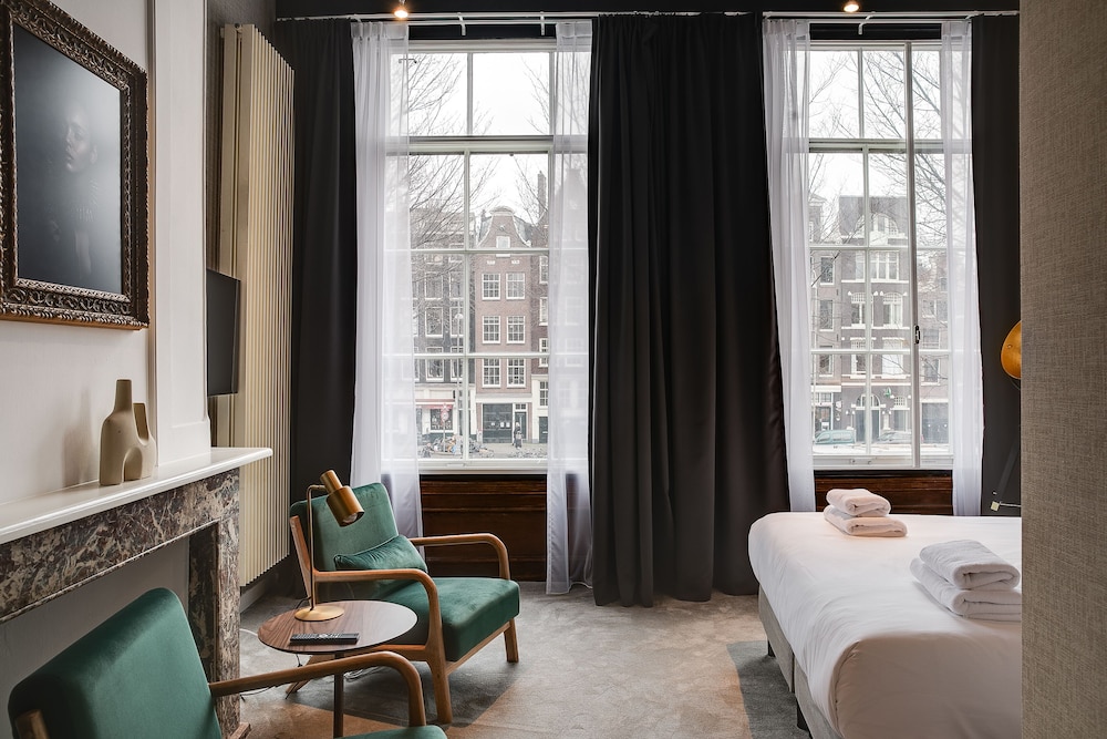Standard Double Room thumbnail 6