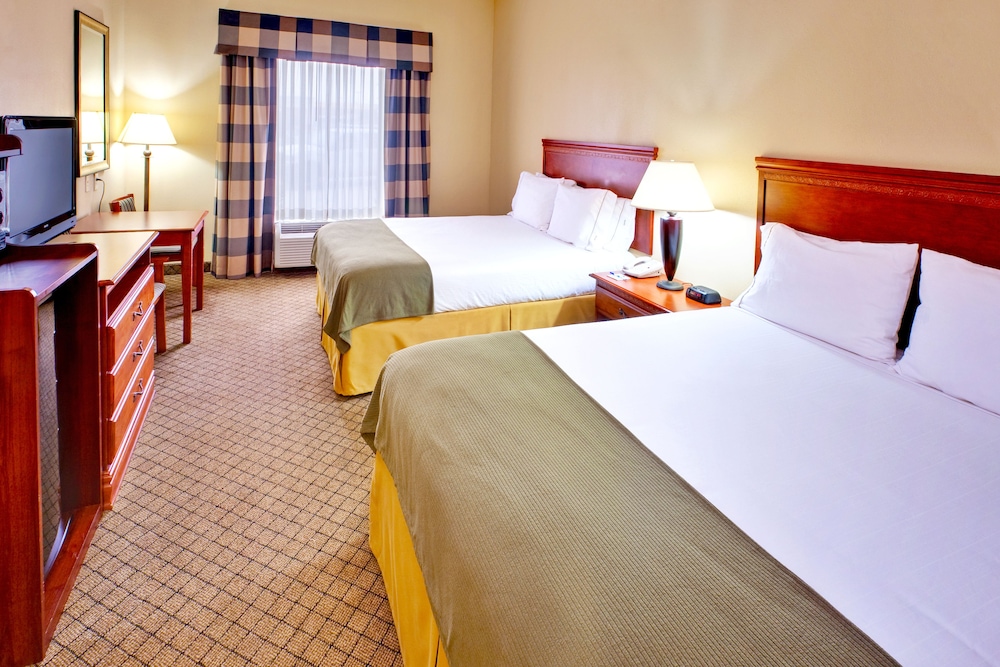 Standard Room, 2 Queen Beds - Photo 2