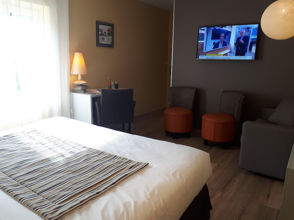 Superior Double or Twin Room, Accessible - Photo 8