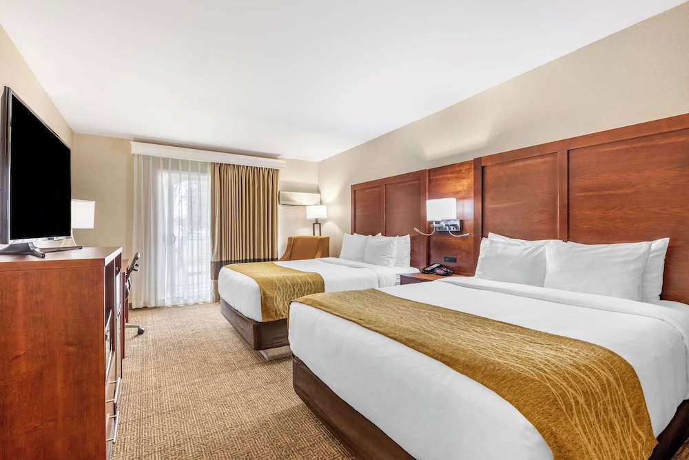 Standard Room, 2 Queen Beds, Non Smoking - Photo 2