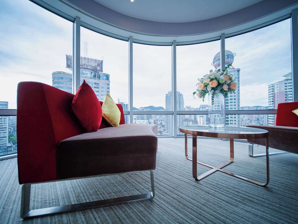 Premier Suite - Photo 5