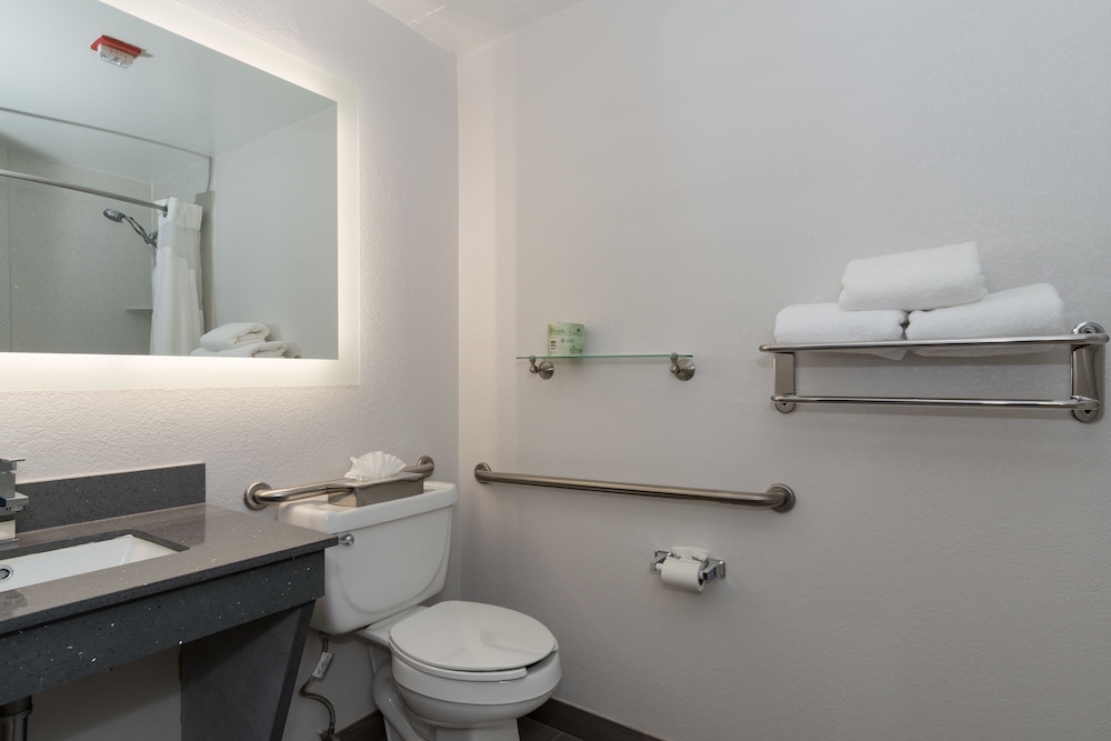 Standard Room, 2 Queen Beds, Accessible, Non Smoking (With Sofabed) - Photo 6