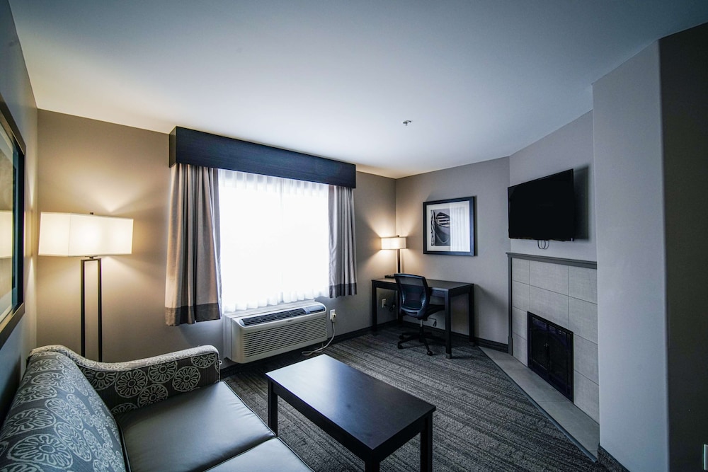 Suite, 1 King Bed, Fireplace, Lake View - Photo 3