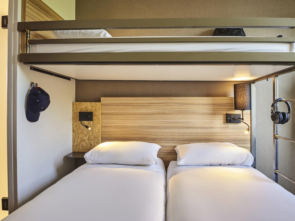 Standard Room, Multiple Beds photo 3