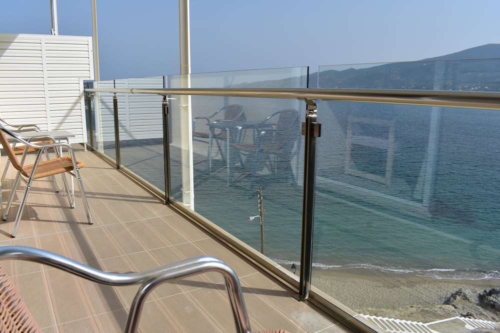 Superior Triple Room, Sea View - Photo 2