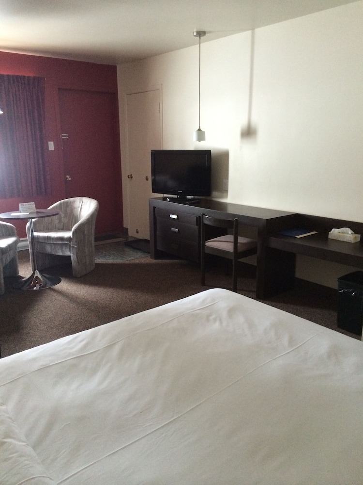 Standard Room, 1 King Bed photo 1