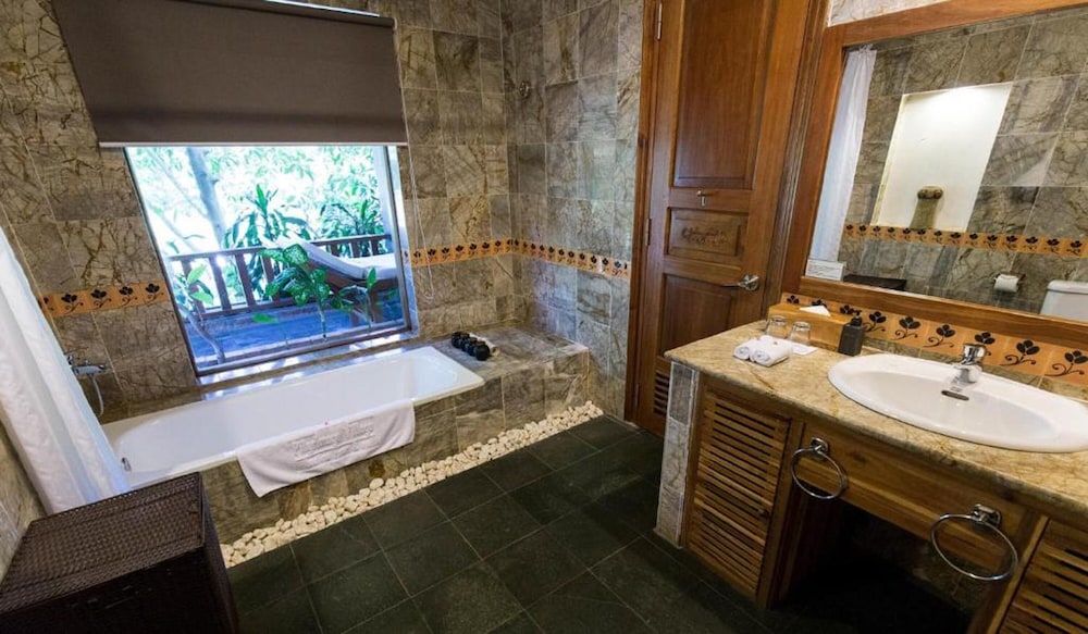 Tropical Villa with Free Benefit & Spa - Photo 7
