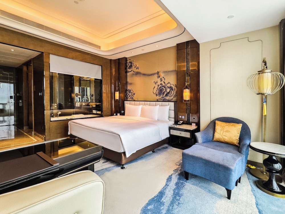 Standard Double Room, 1 King Bed, City View photo 2