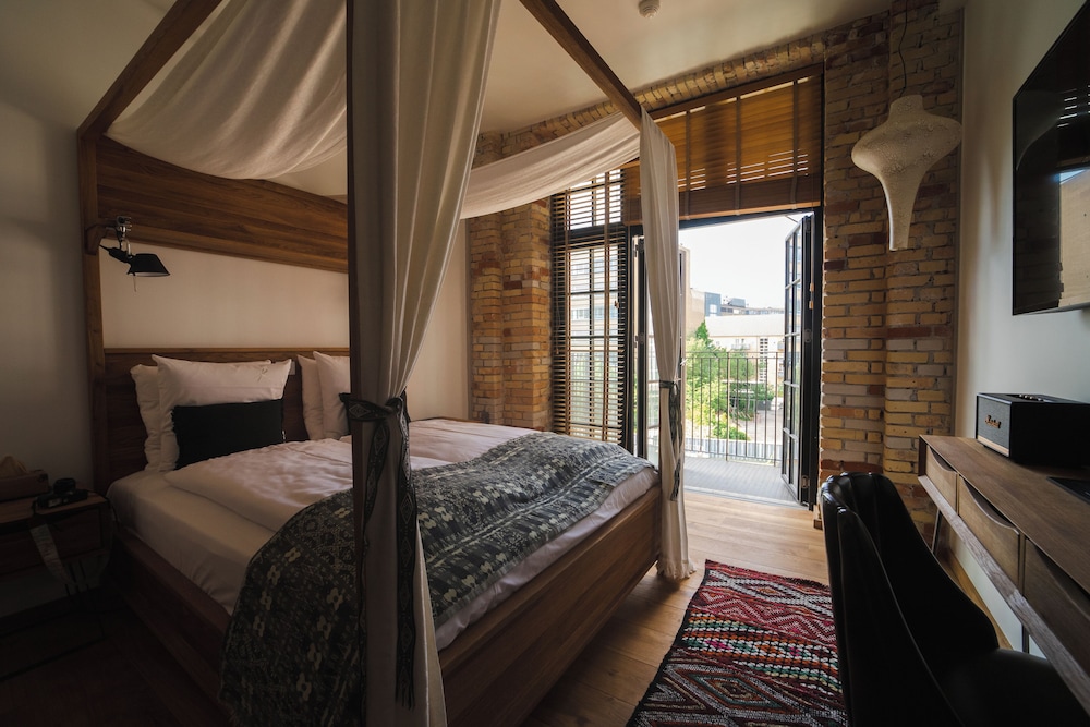 Double Room, 1 Queen Bed, Balcony, Courtyard Area