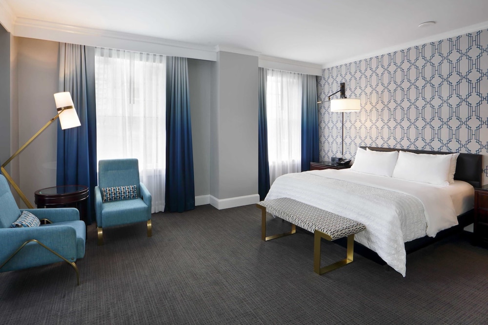 Deluxe Room, 1 King Bed - Photo 3