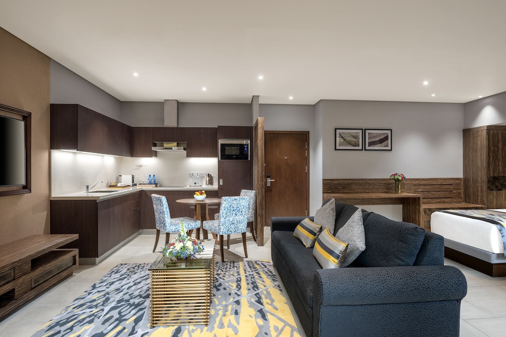 Executive Suite, 2 Twin Beds, Kitchenette - Photo 2
