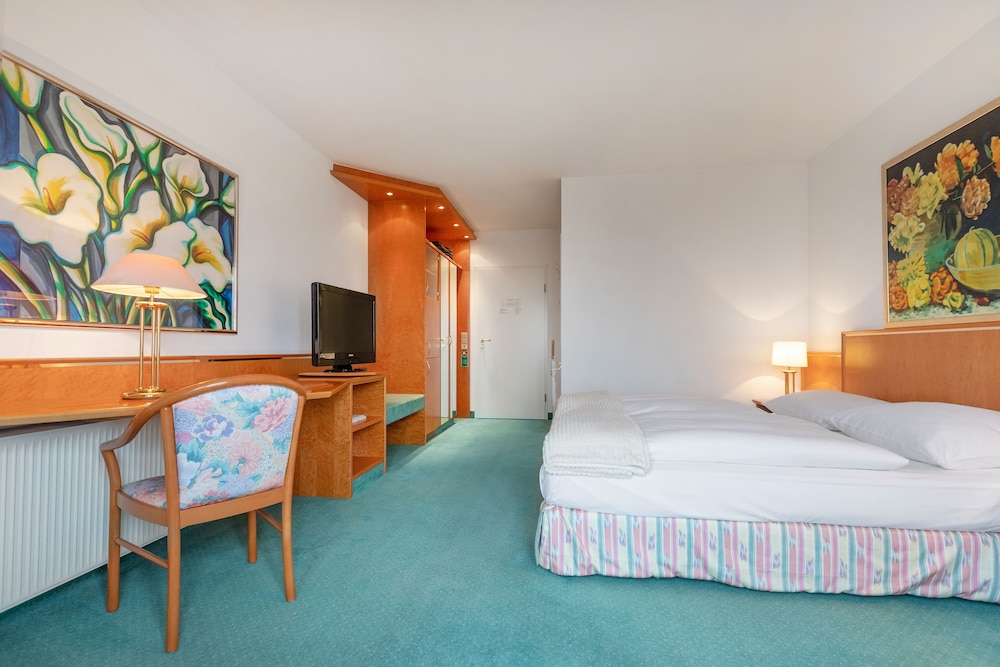 Standard Double or Twin Room - Photo 1