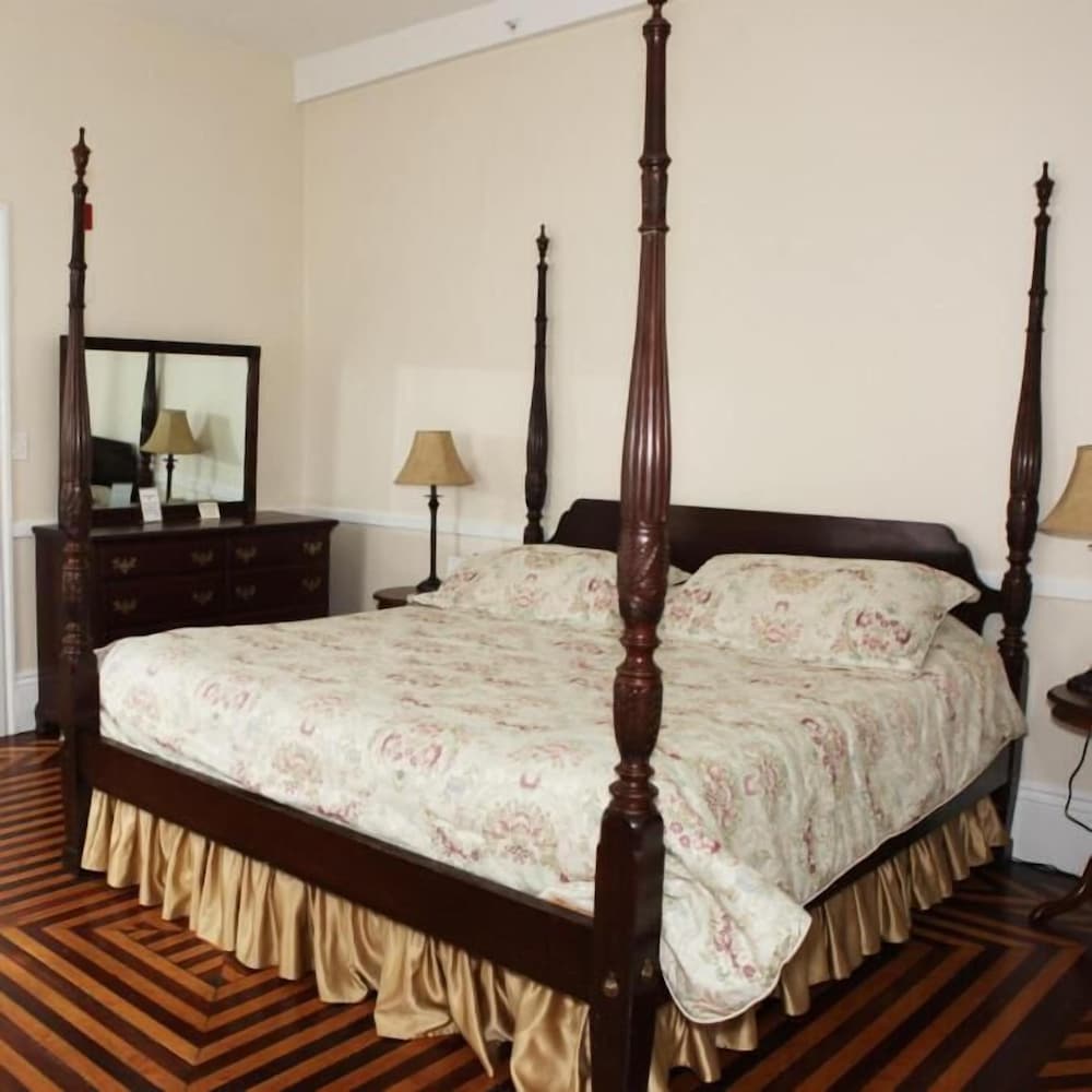 Peabody House Deluxe Suite