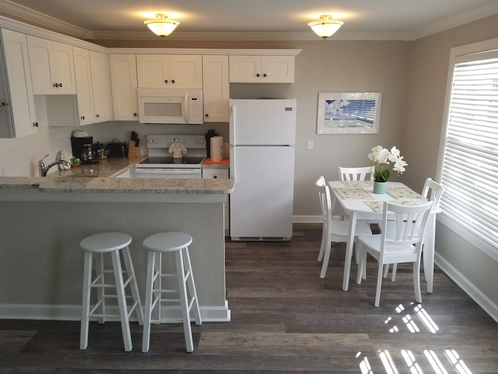 Tradewinds Deluxe North Cottage photo 3